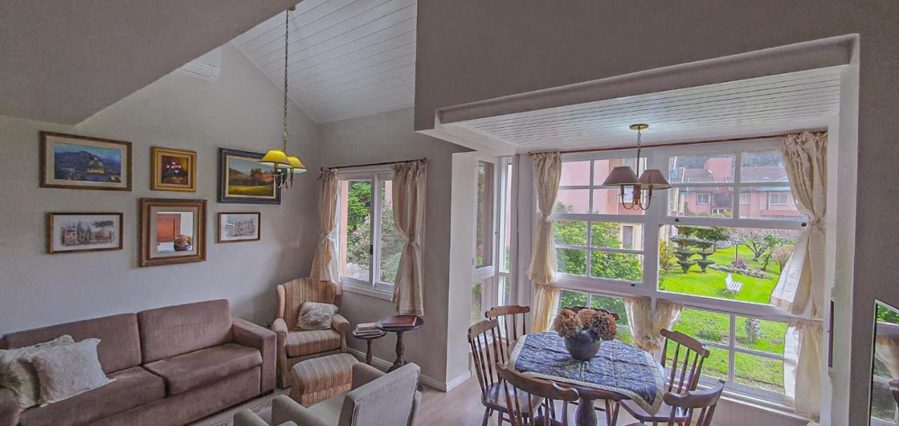 Duplex Floresta Negra - Sua Base Perfeita Em Gramado! Otima Localizacao Lagonegro 500M - 02 Quartos E 02 Banheiros Para Familia Em Condominio Fechad0, Cozinha Completa Com Garagem E Portaria 24H Extérieur photo